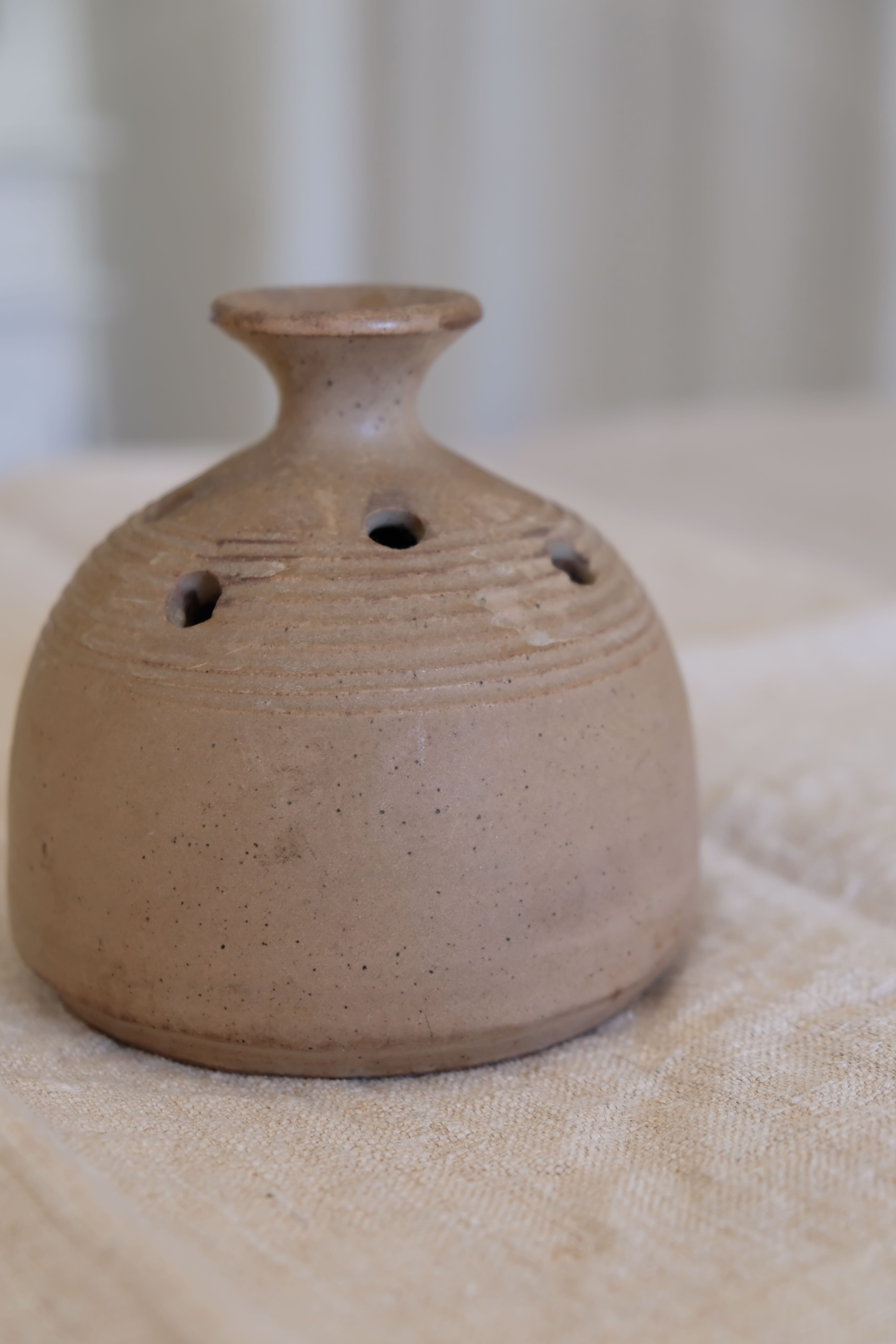 Pique vase Fleurs Vallauris in sandstone