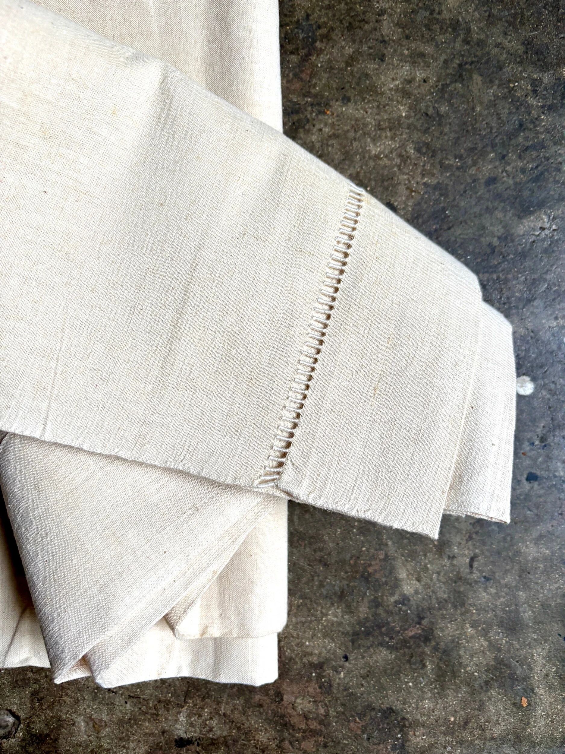 Linen-cotton cloth with Venetian openwork and monogram no. 3, 180 x 312 cm