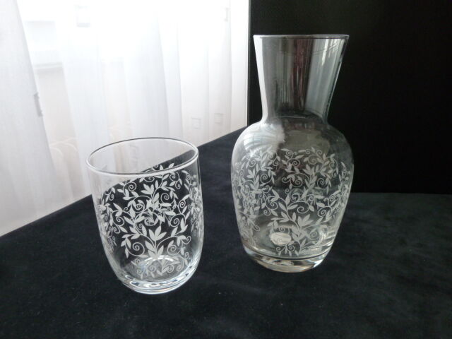 Night servant in screen-printed glass decoration