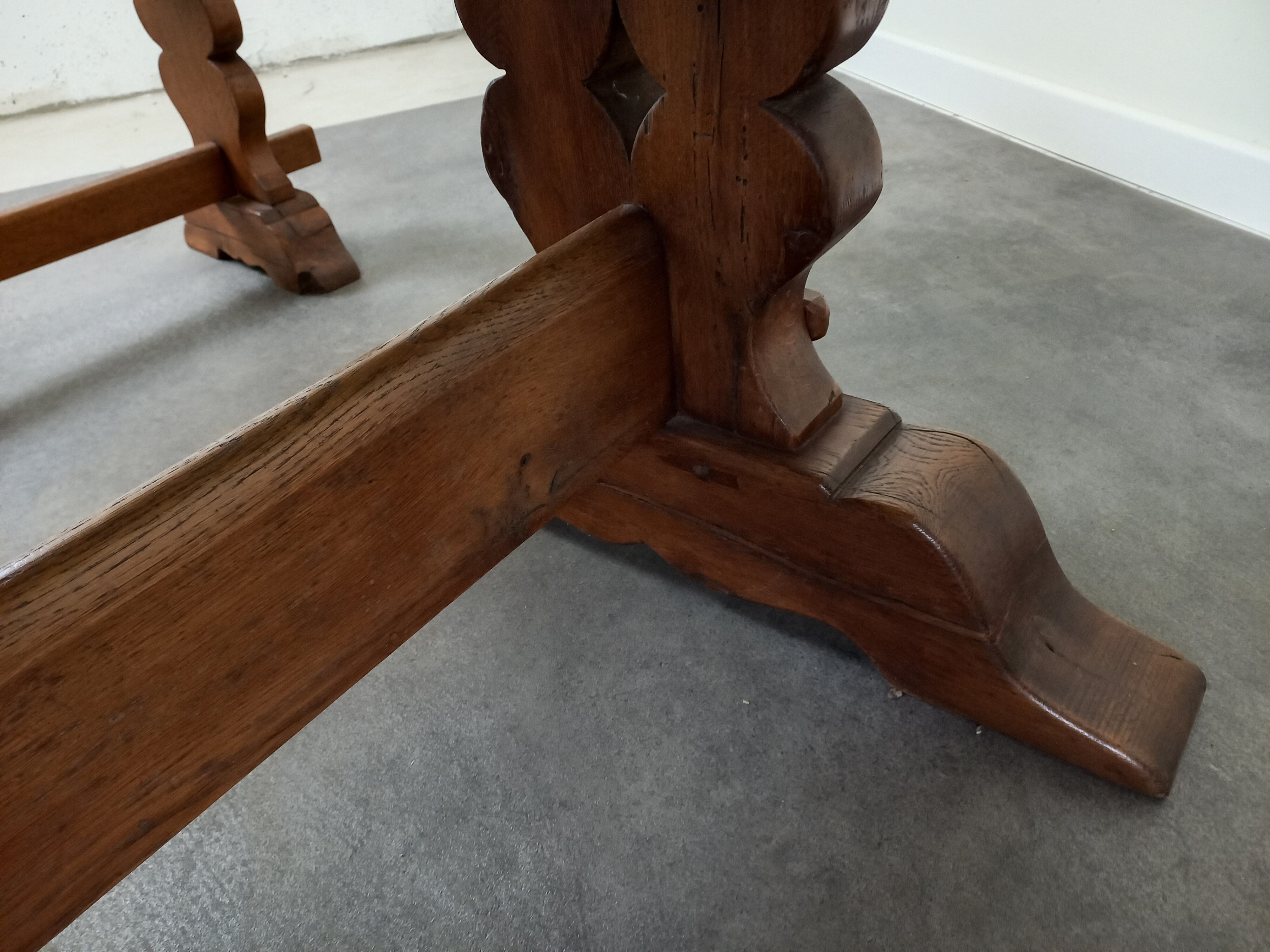 Farmhouse table and its 2 benches