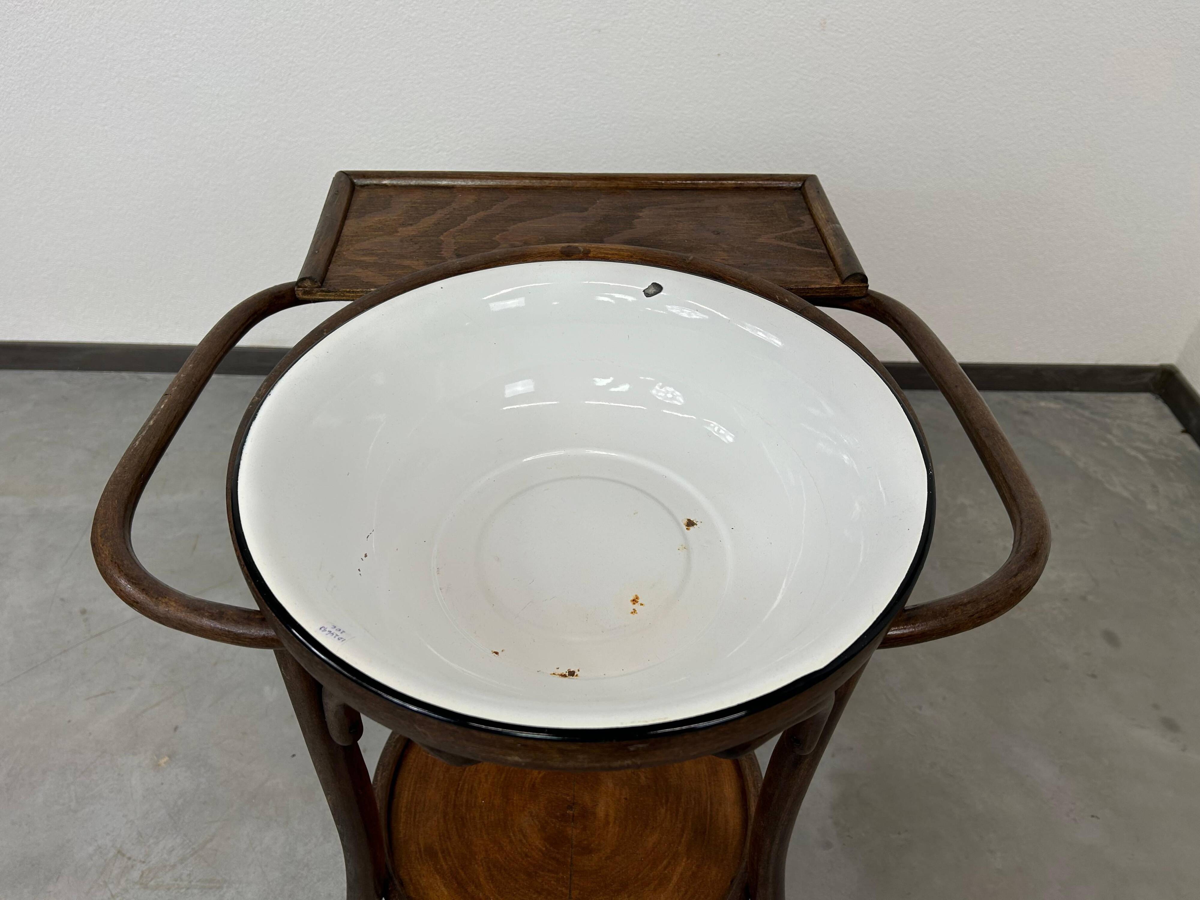 Laundry Thonet no.2