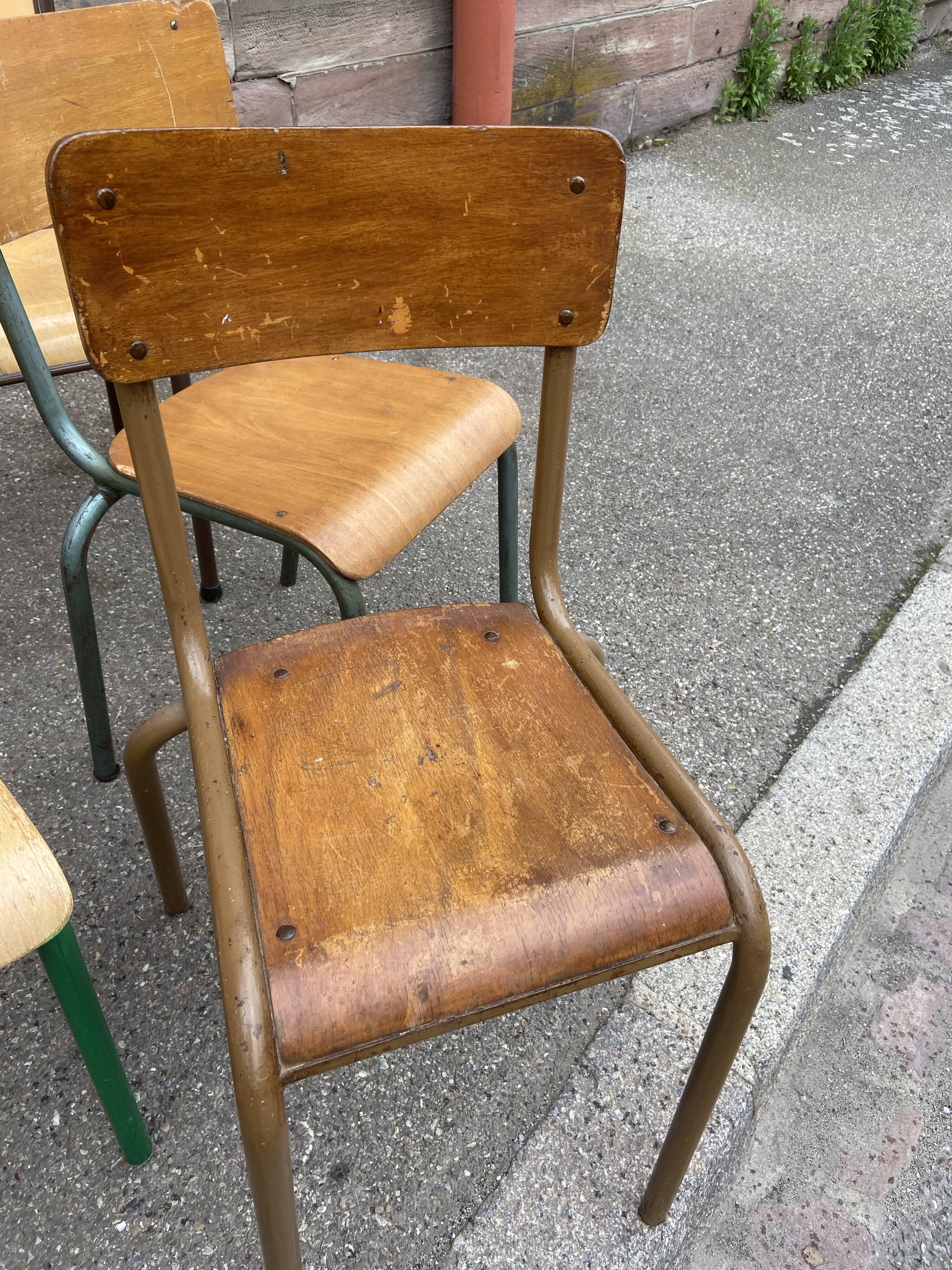 Lot of 14 mismatched vintage school chairs