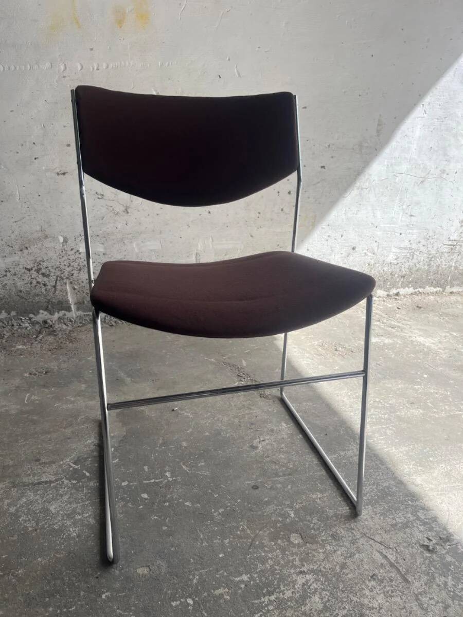 Set of 3 Howe 40/4 stackable chairs in burgundy fabric — Chrome frame, mid-century style