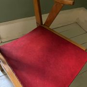 Fauteuil en bois blond et simili cuir rouge 1960
