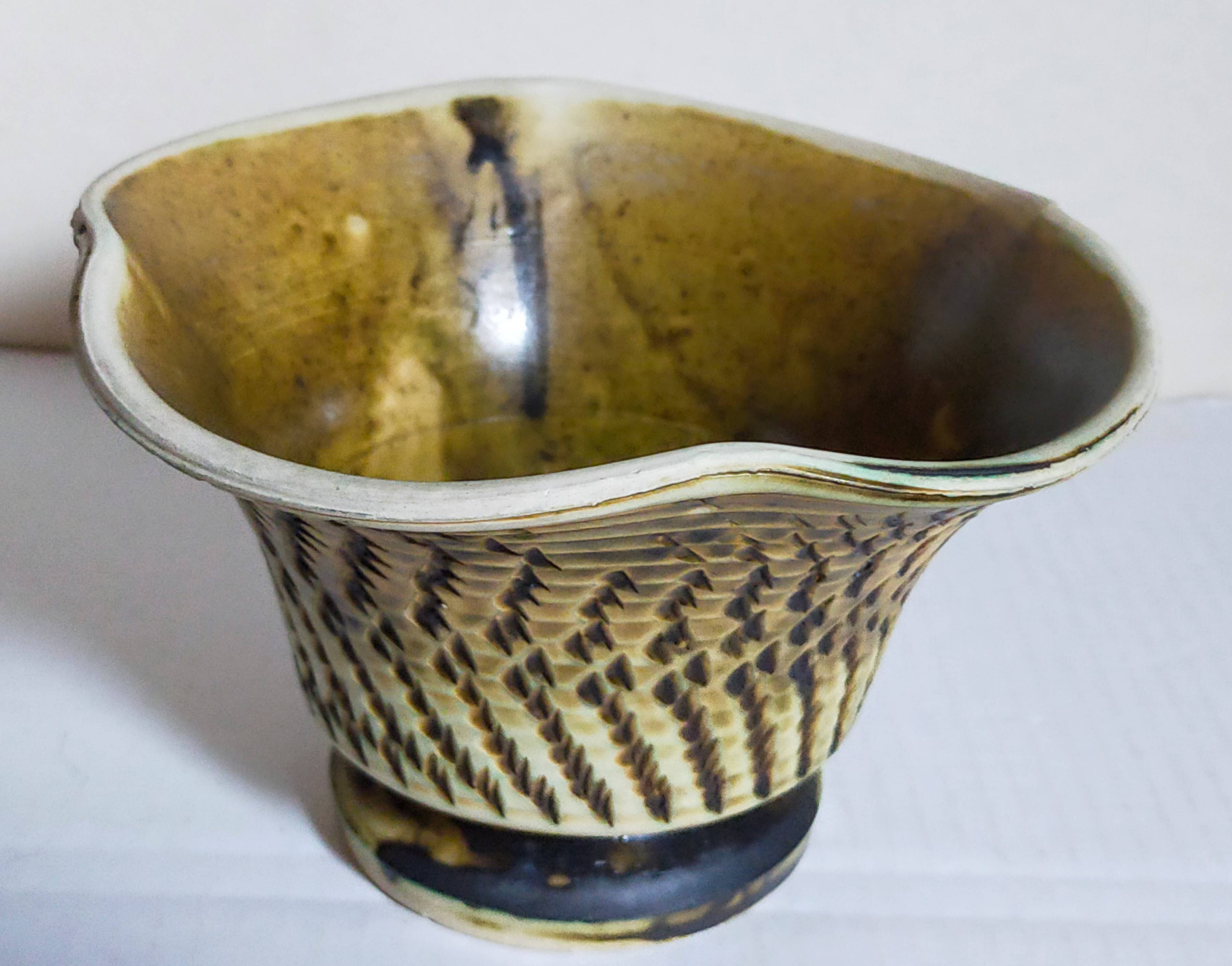 Ceramic planter with vintage scarifications from the 1950s