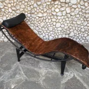 LC4 chaise longue in cowhide and black frame by Cassina, 1970–80