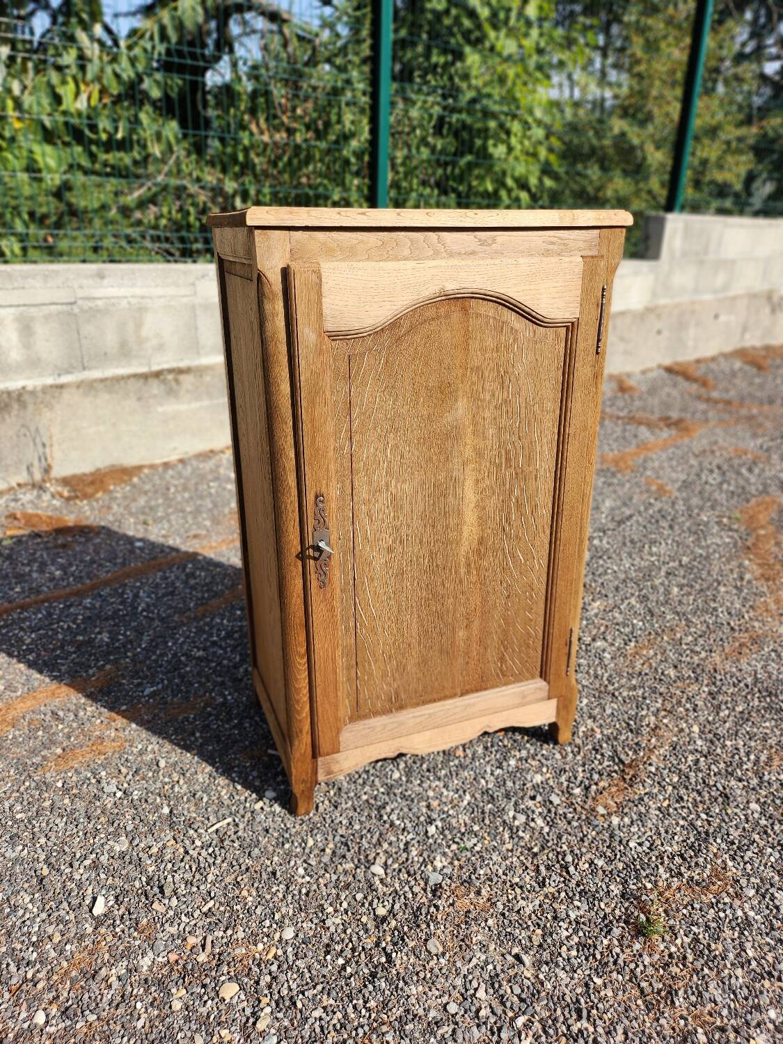 Old small vintage oak 1-door cabinet