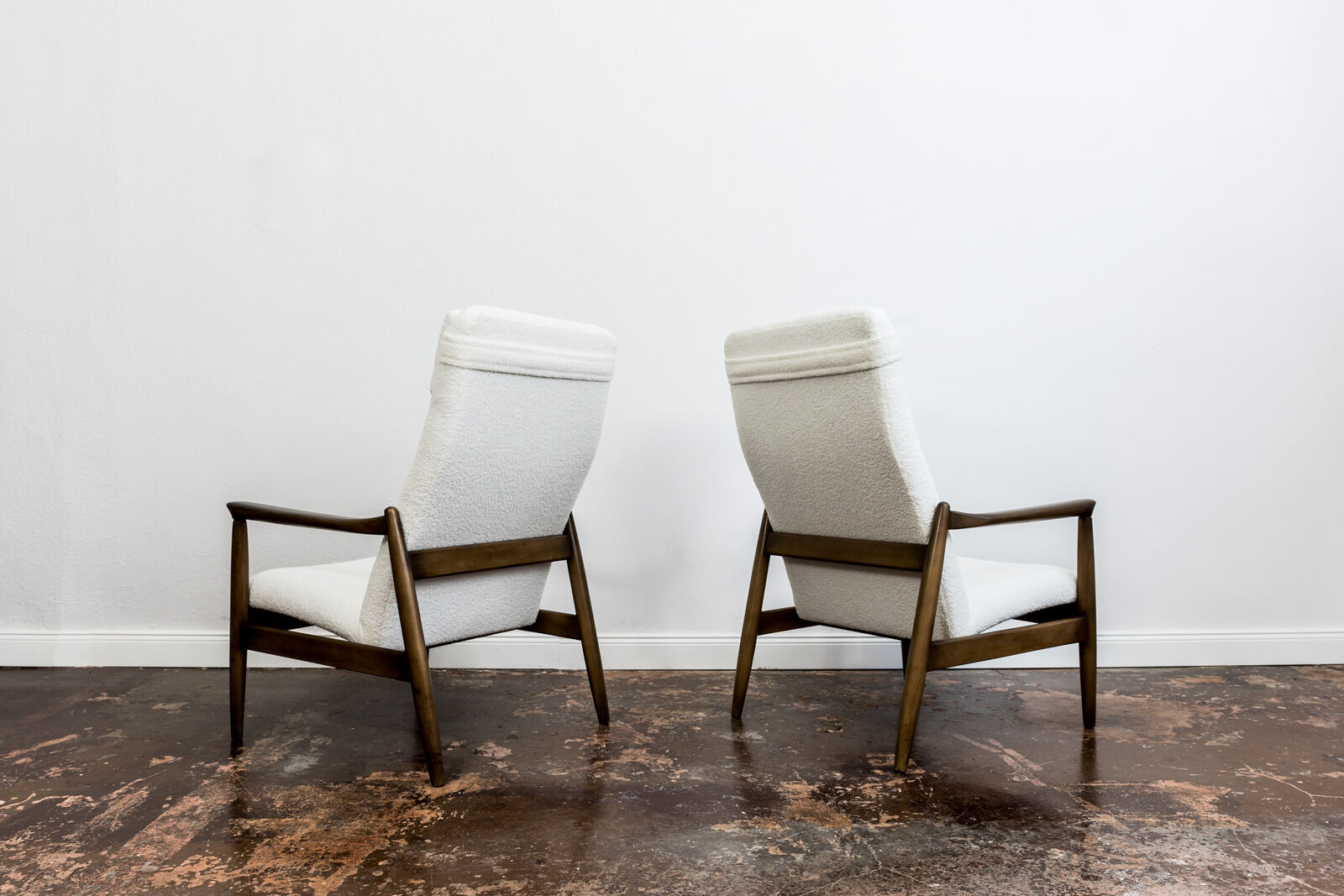 Pair of white boucle gfm 64 high back armchairs by edmund homa, 1960s