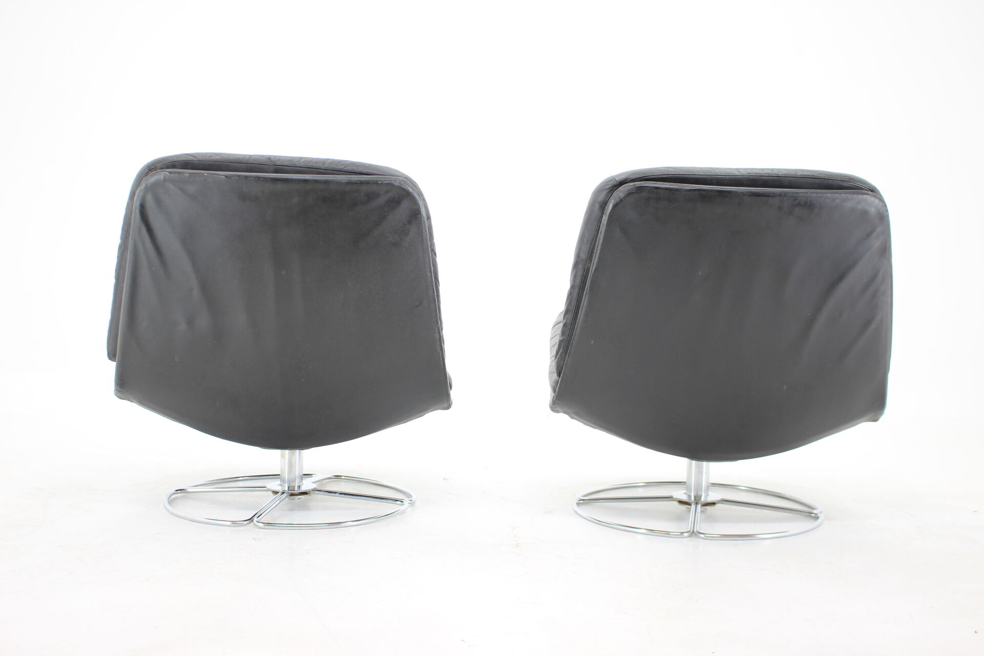 1970s pair of peem leather lounge chairs, finland