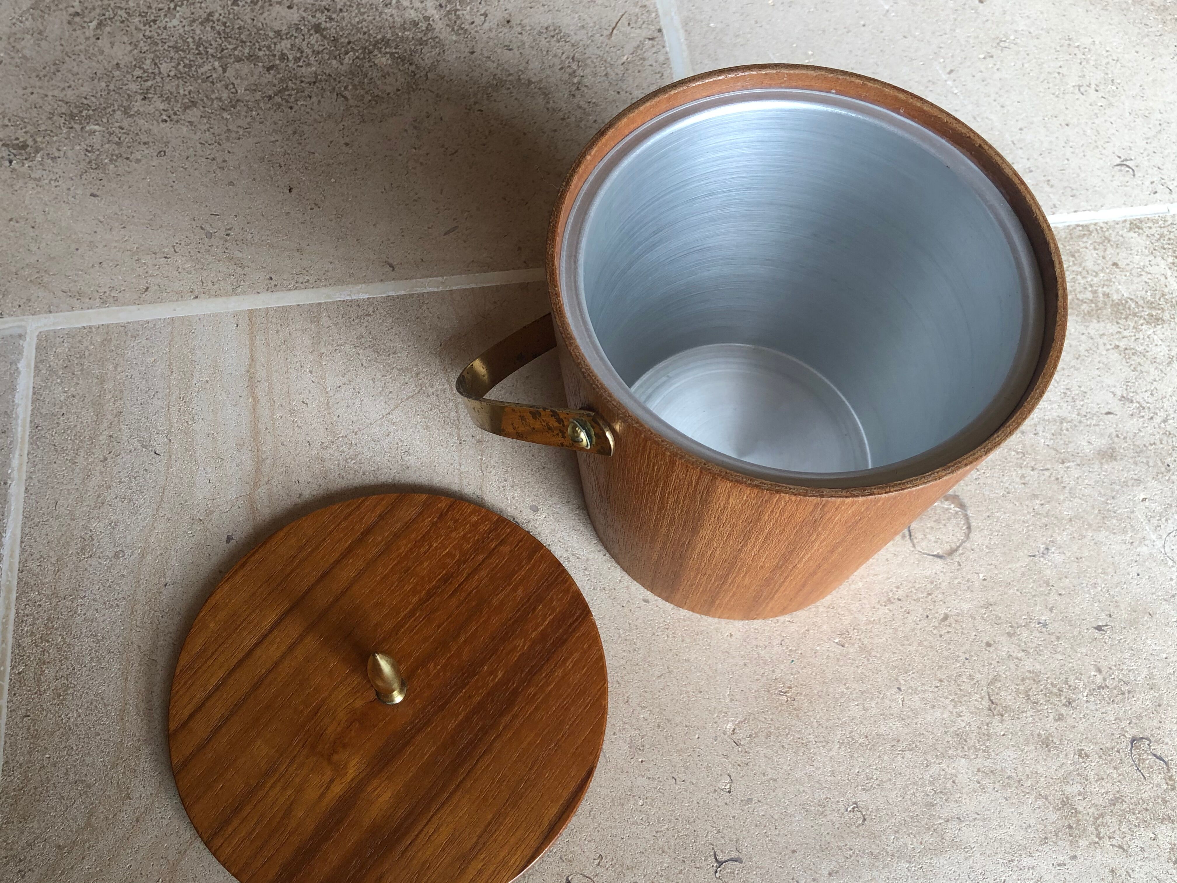 Scandinavian ice bucket in teck wood plating 1950