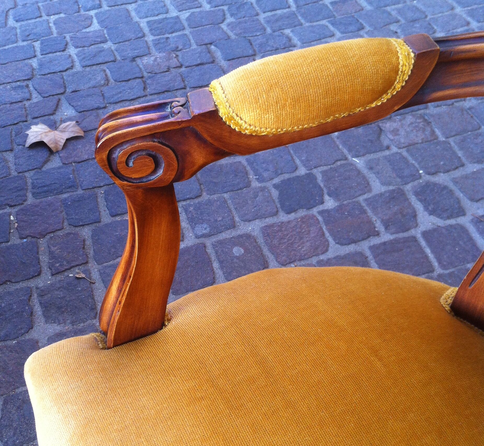 Fauteuil cabriolet style Louis XV