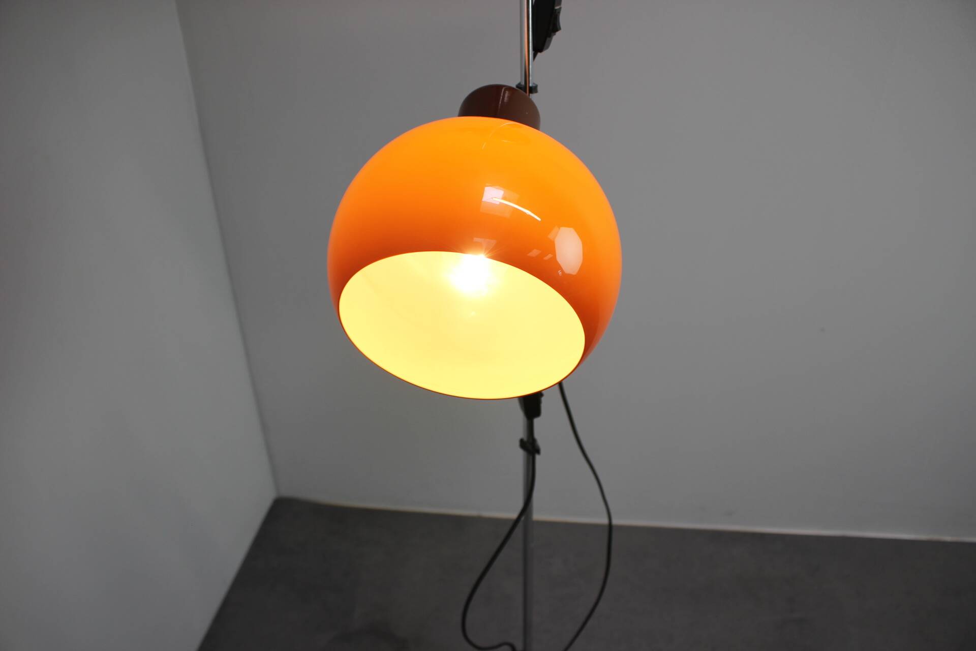 Adjustable double floor lamp in "Space Age" style, Hungarian from the 1970s, in orange and chrome brown.