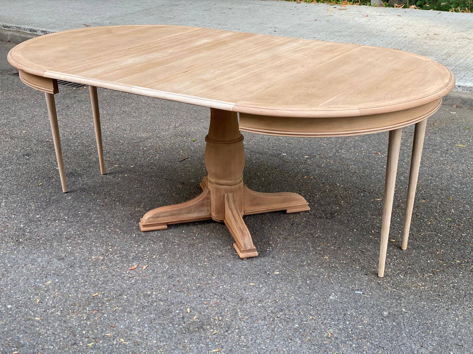 Large extendable round dining table stripped with a central wooden leg 110-198cm.