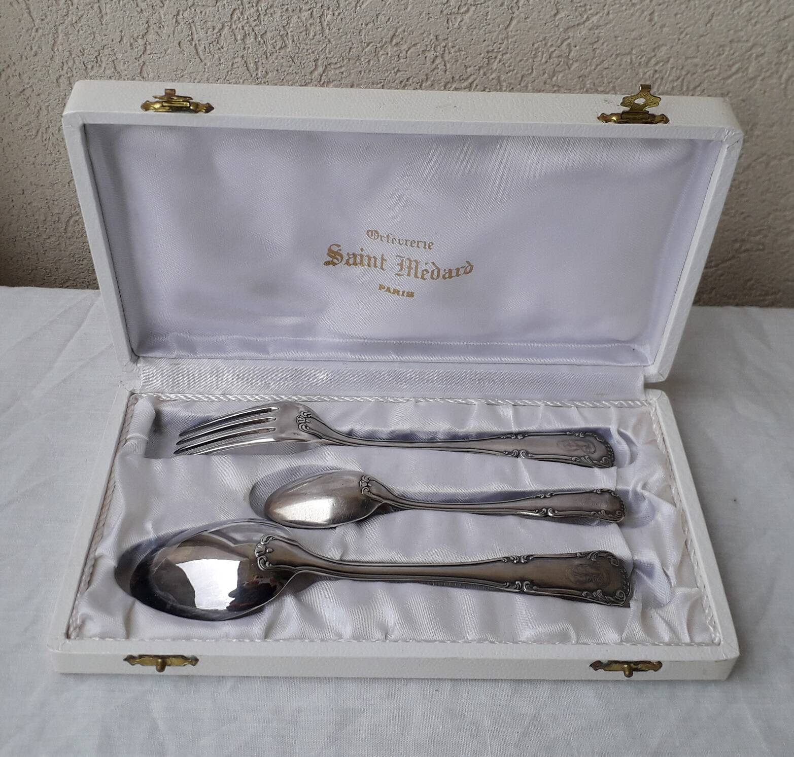 Silver metal cutlery