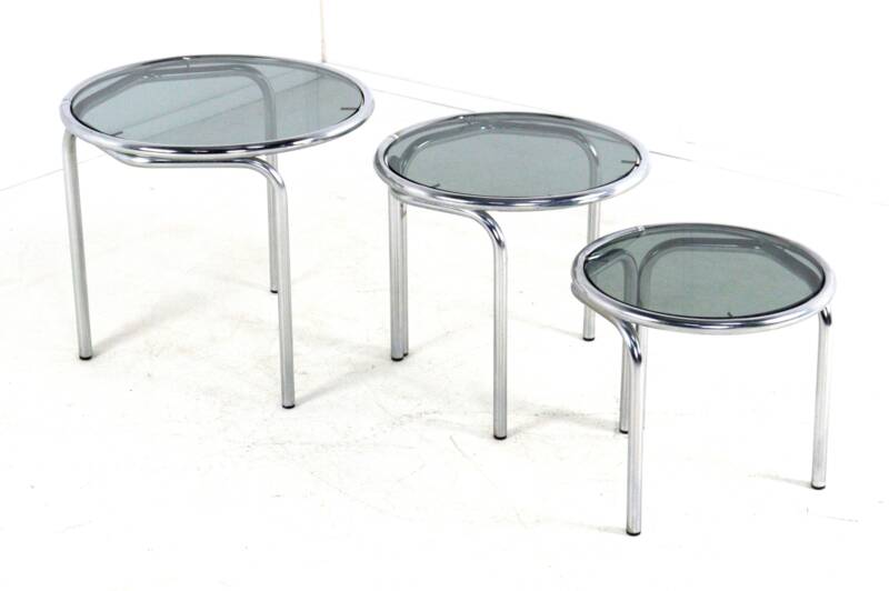 Italian round chrome nesting tables with smoked glass - set of 3