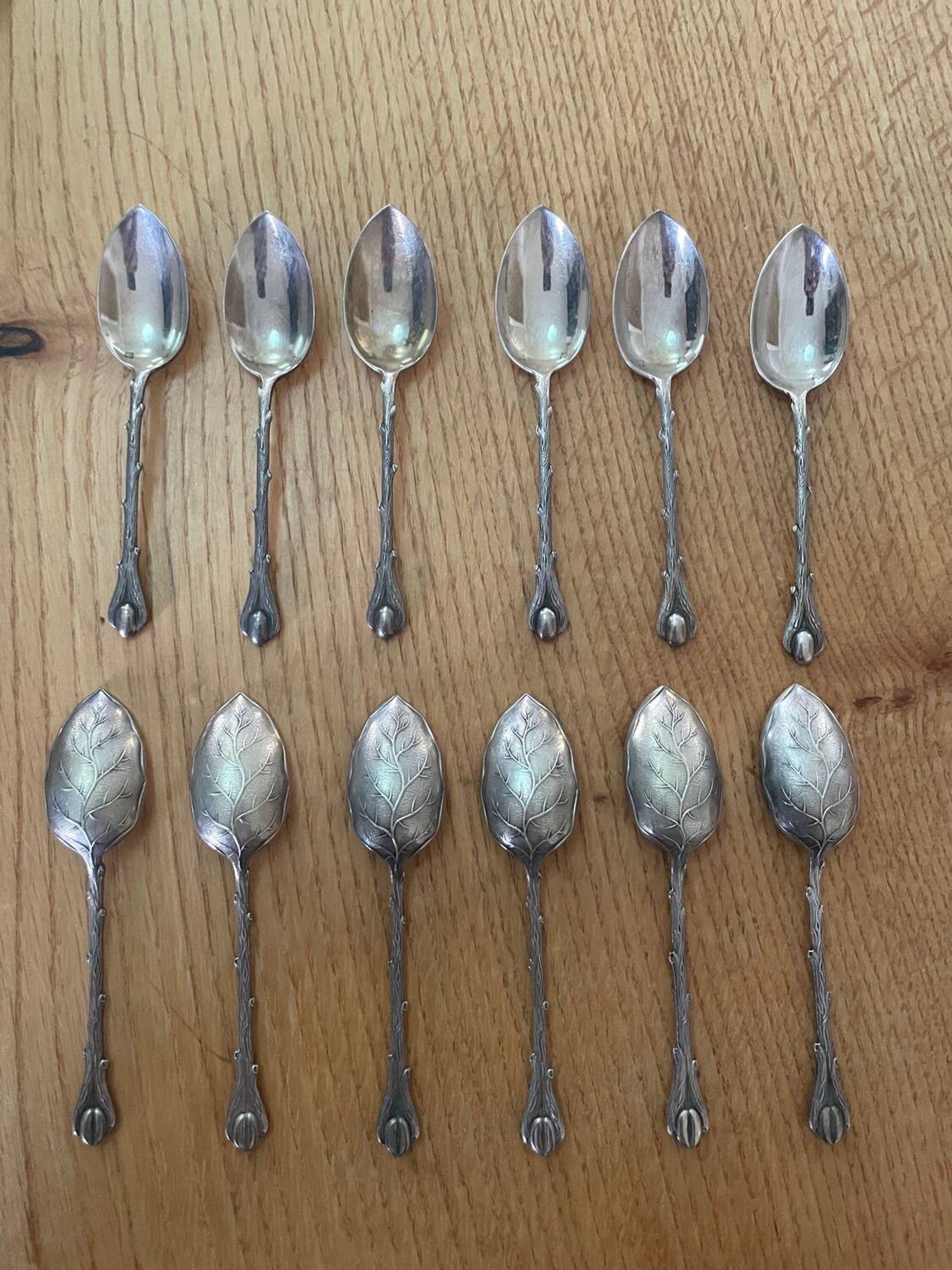 12 cuillères à moka en métal argenté