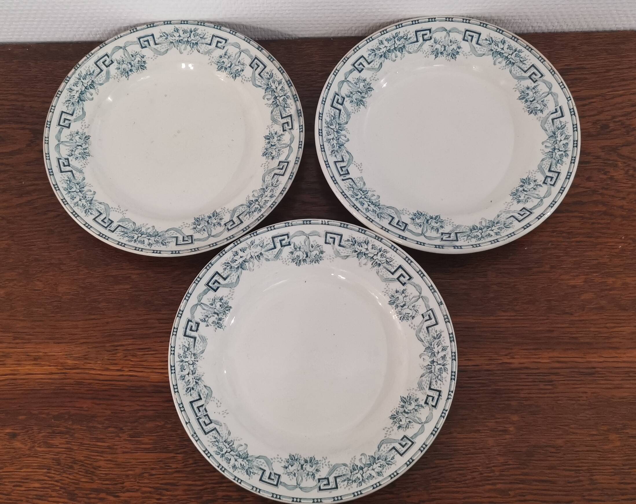 Set of 3 flat plates iron earth St-Amand "Athenes"