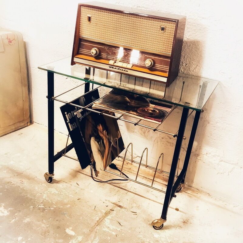 Vinyl table