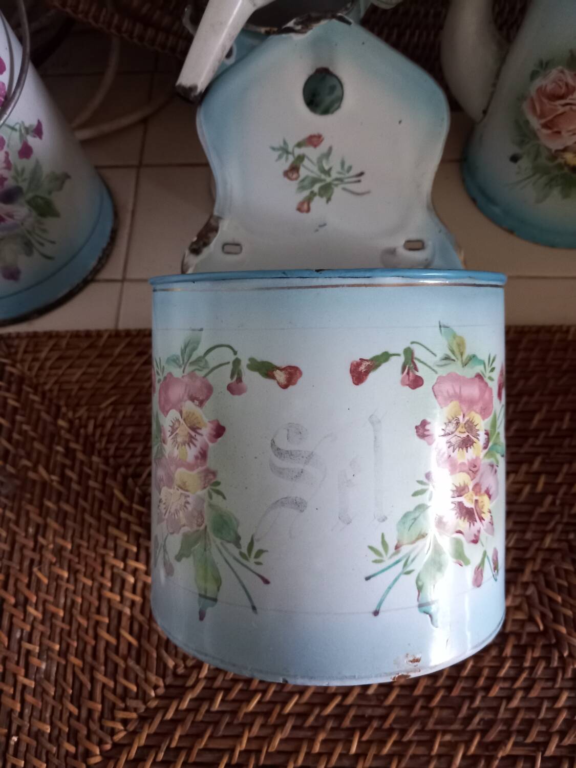 Enameled sheet salt box