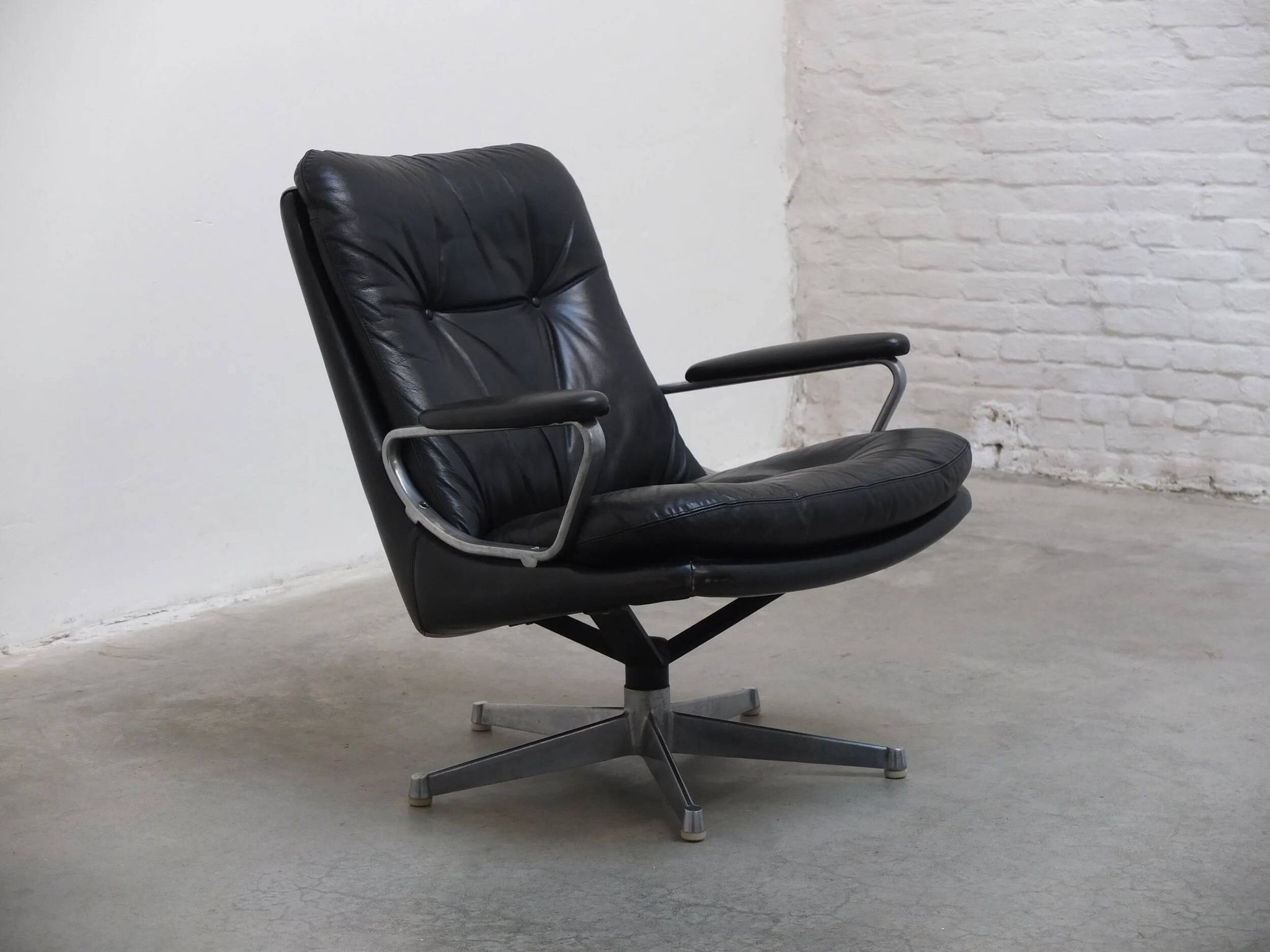 'Gentilina' swivel lounge chair by André Vandenbeuck for Strässle, 1960s