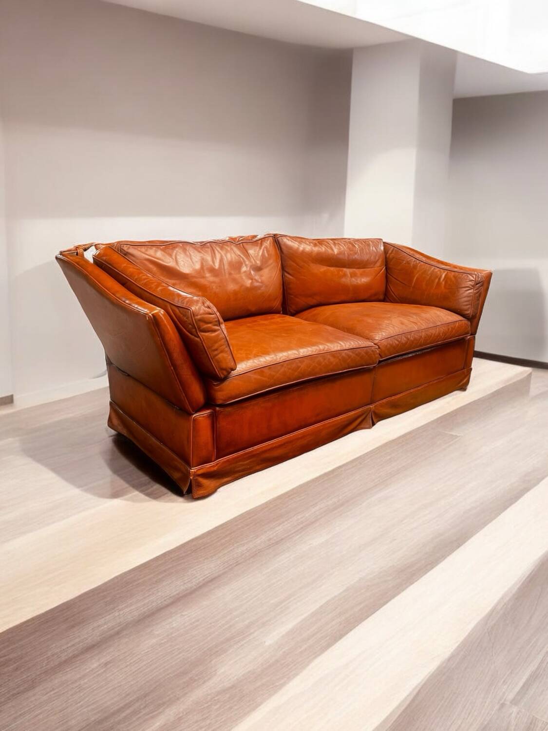 Canapé confortable en cuir véritable avec pieds de support