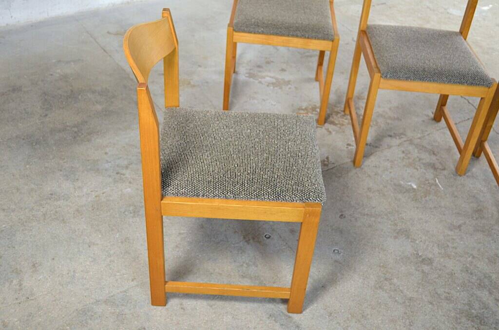 4 Vintage Elm Chairs 1970/1980, 4 seats in solid blond wood