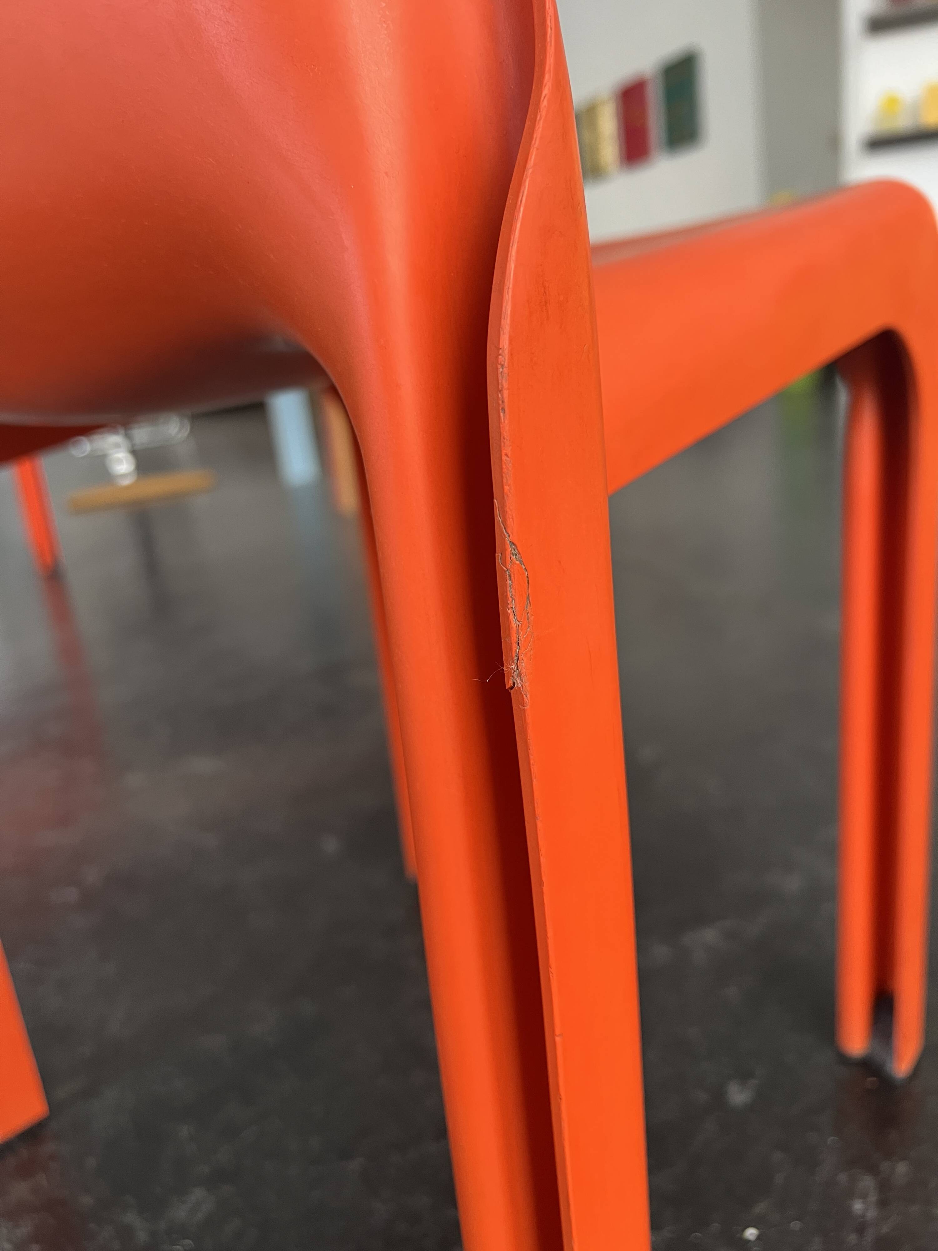 Chaise "Selene" orange par Vico Magistretti / Artemide
