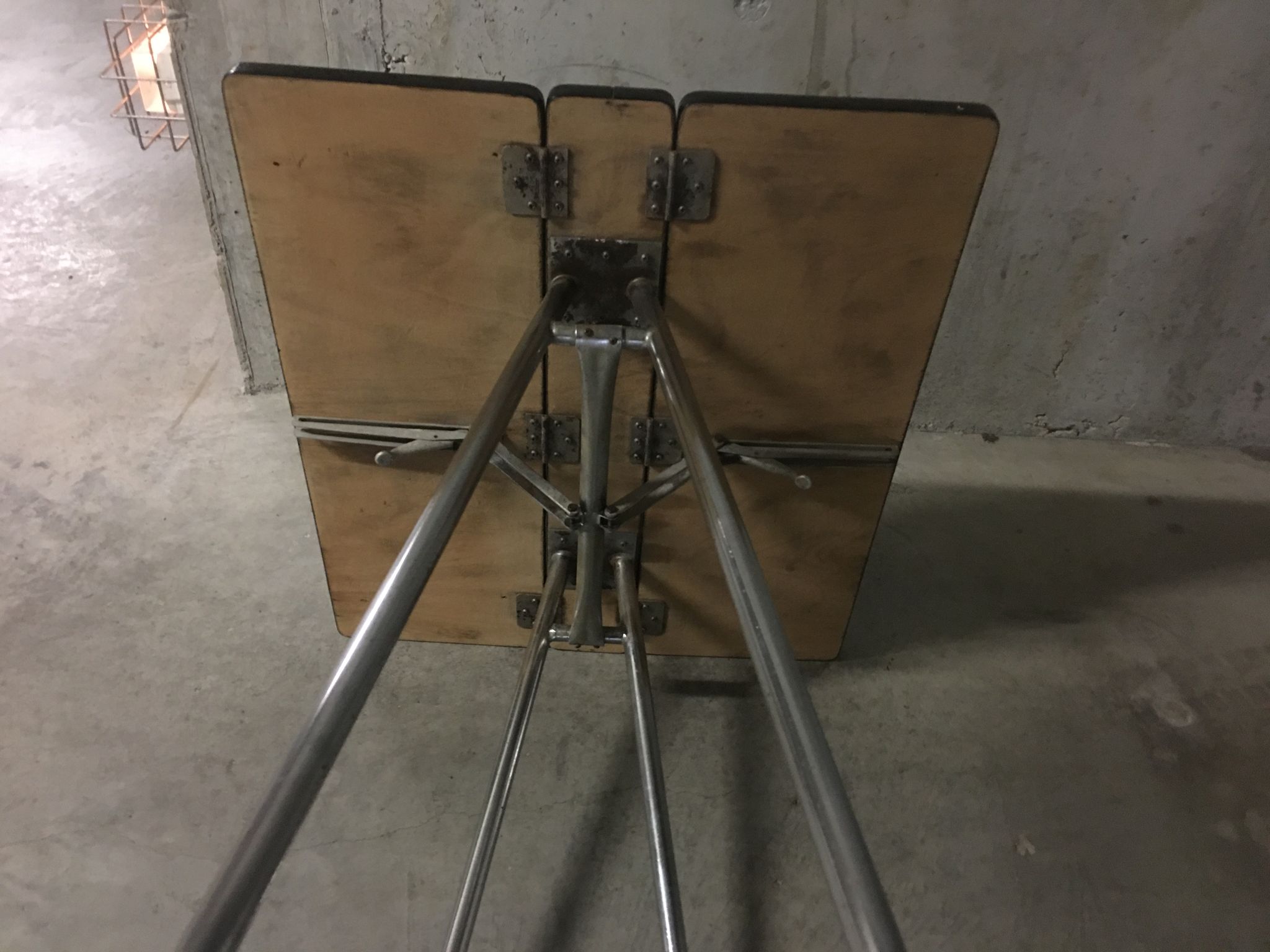 Folding table in 60s formica