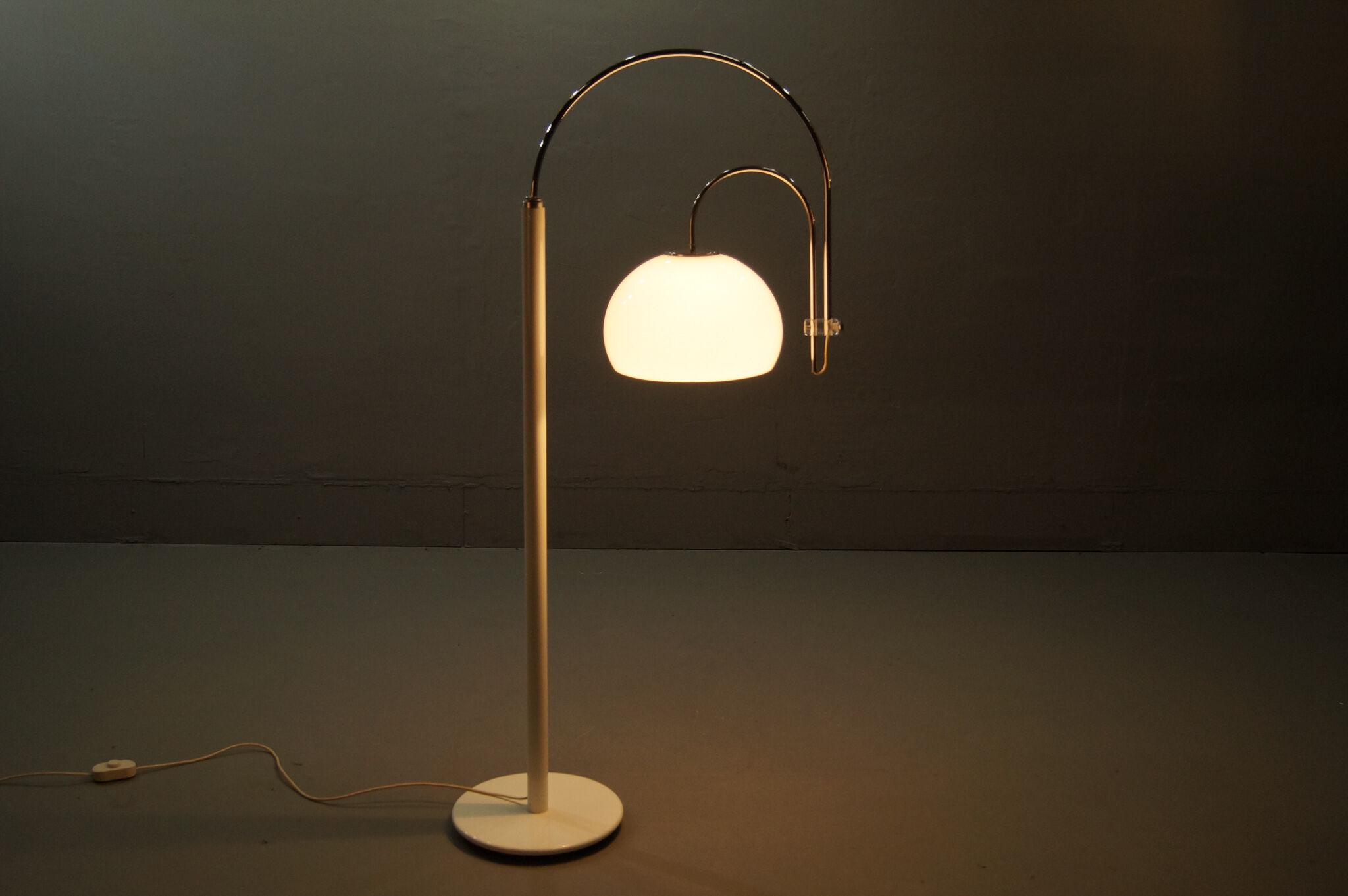 Artiforte Floorlamp    Italy, 1970's