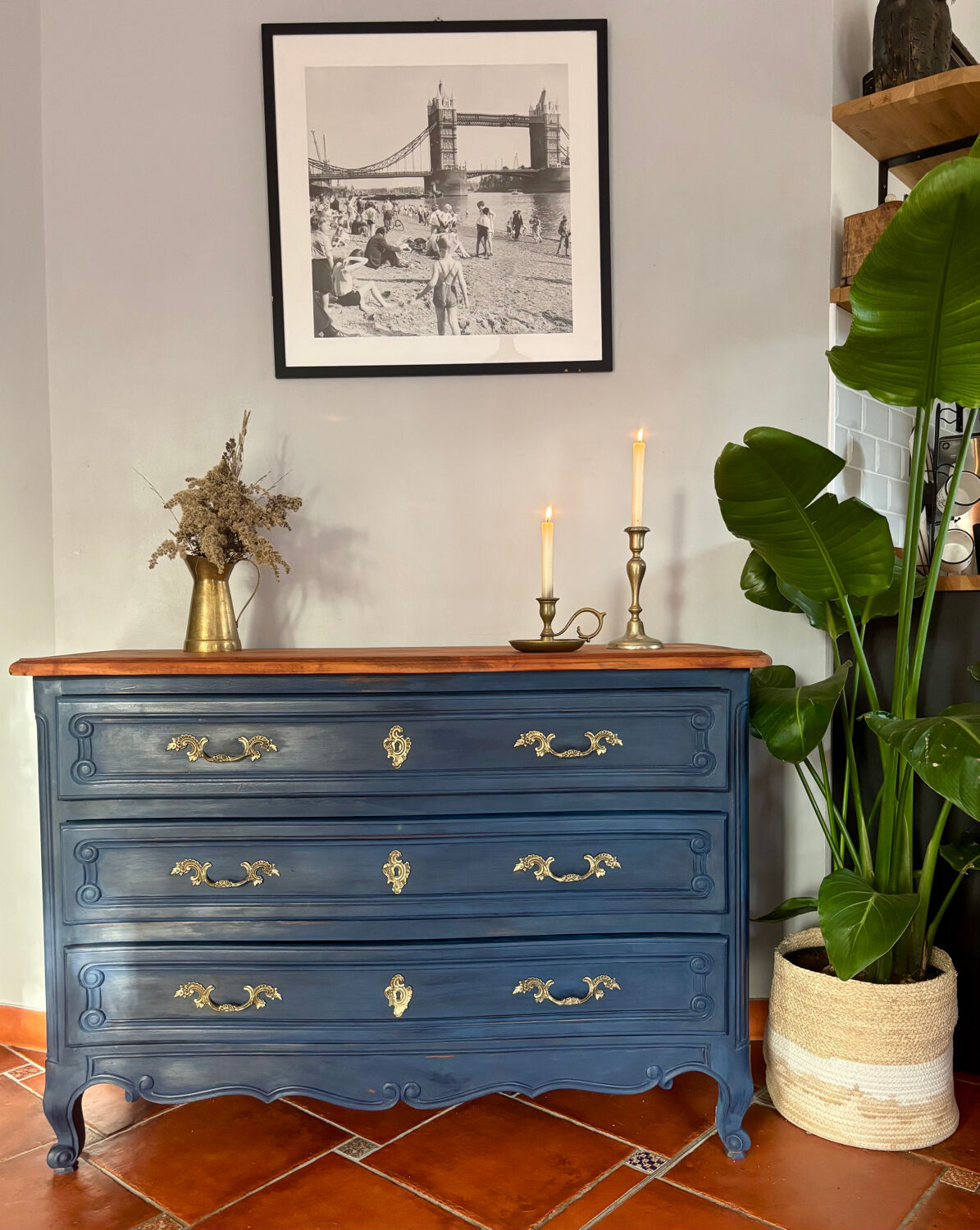 Commode vintage restaurée – peinture Annie Sloan Oxford Navy & cire cl