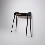 Console italienne en bois laqué noir des années 1950 avec façade de tiroir en laiton