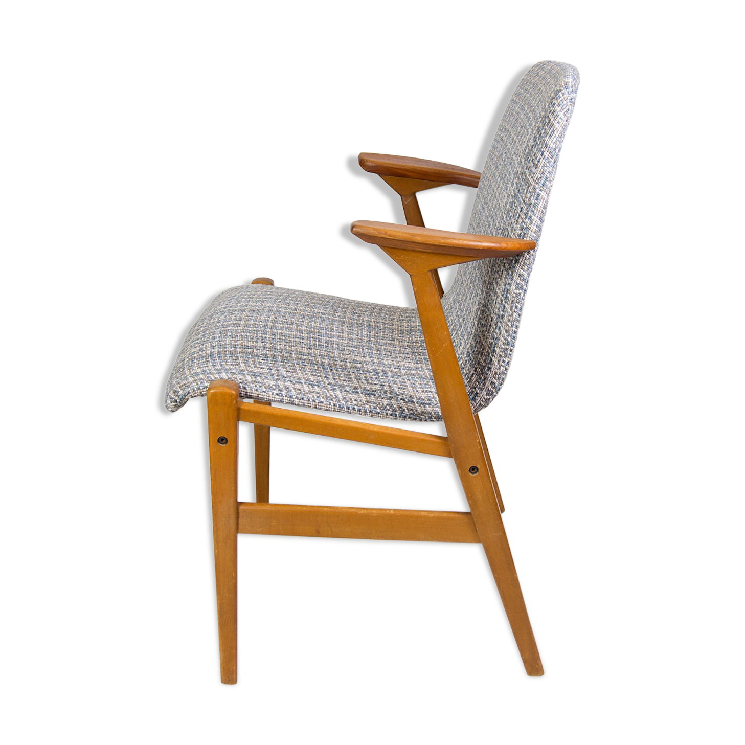 Scandinavian chair with armrests