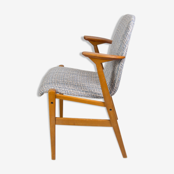 Scandinavian chair with armrests