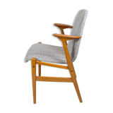Scandinavian chair with armrests