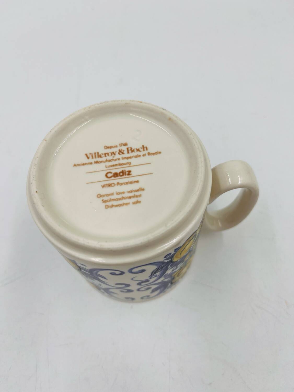 Sugar bowl and milk jug