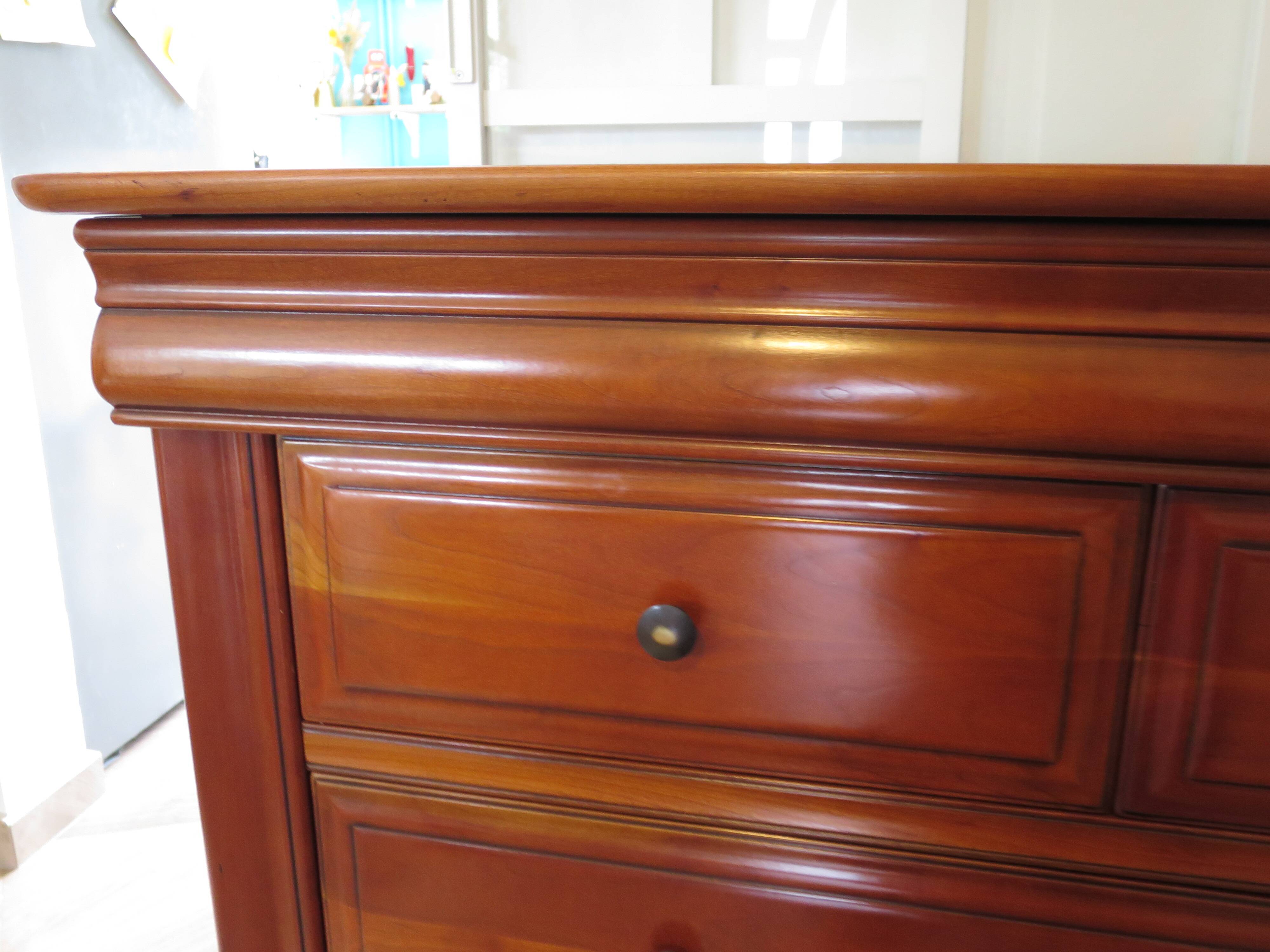 Cherrywood chest of drawers with ogee – 4 drawers – 80s – Louis Philippe style