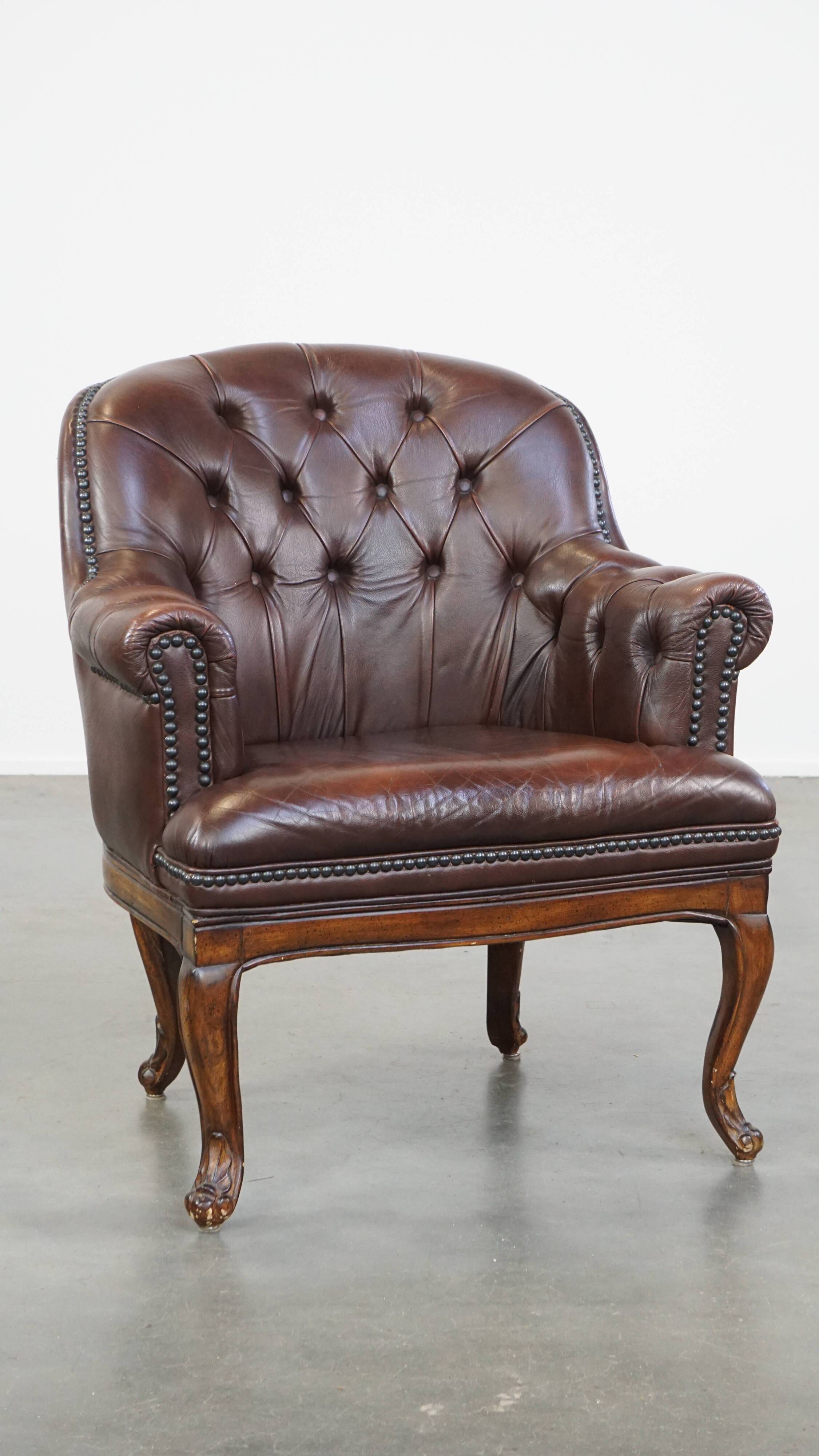 Fauteuil chesterfield anglais classique en cuir de vachette