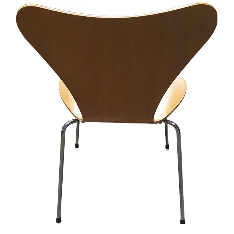 Series 7 chair by Arne Jacobsen for Fritz Hansen