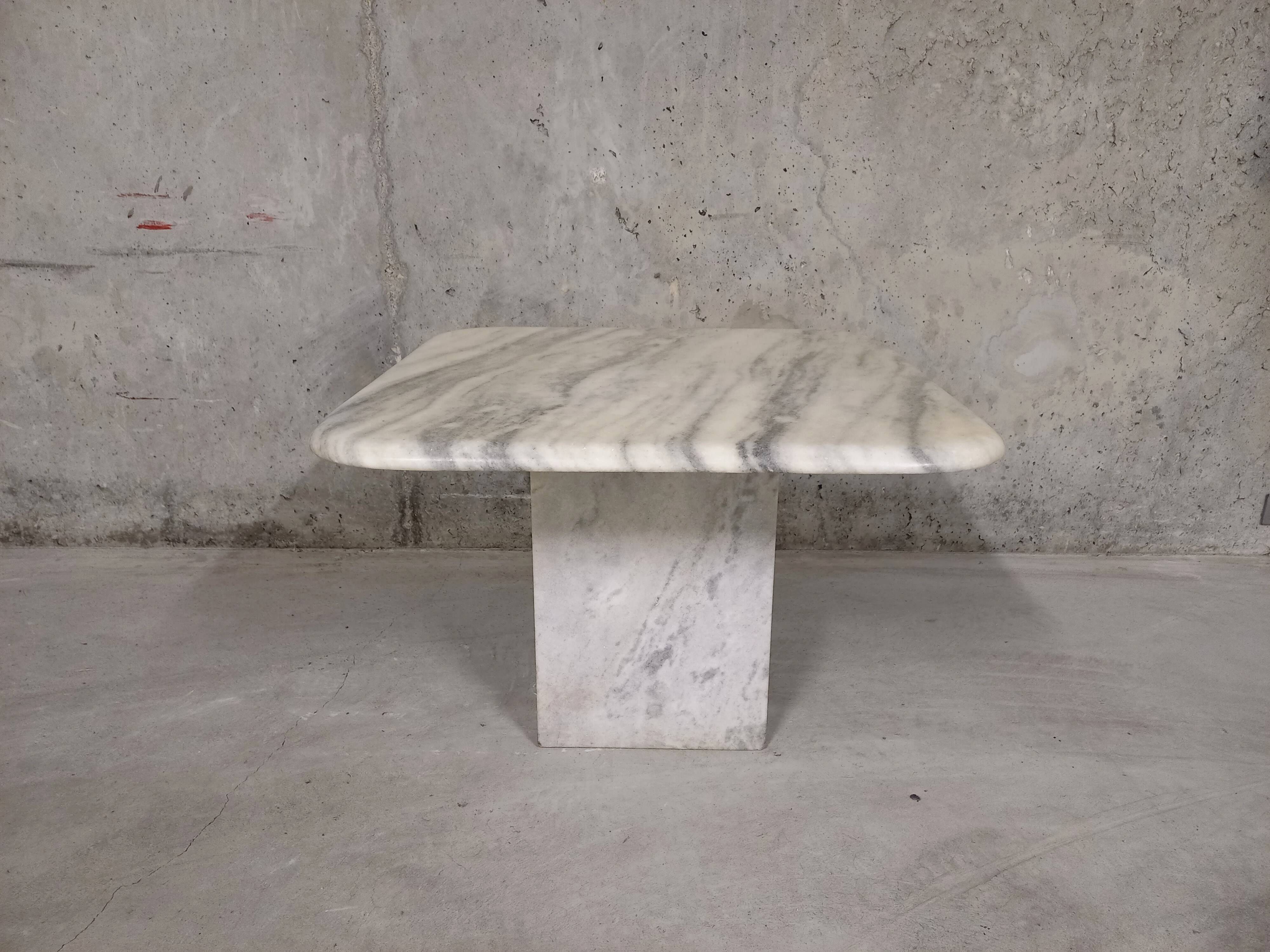 Vintage coffee table in white marble 70s