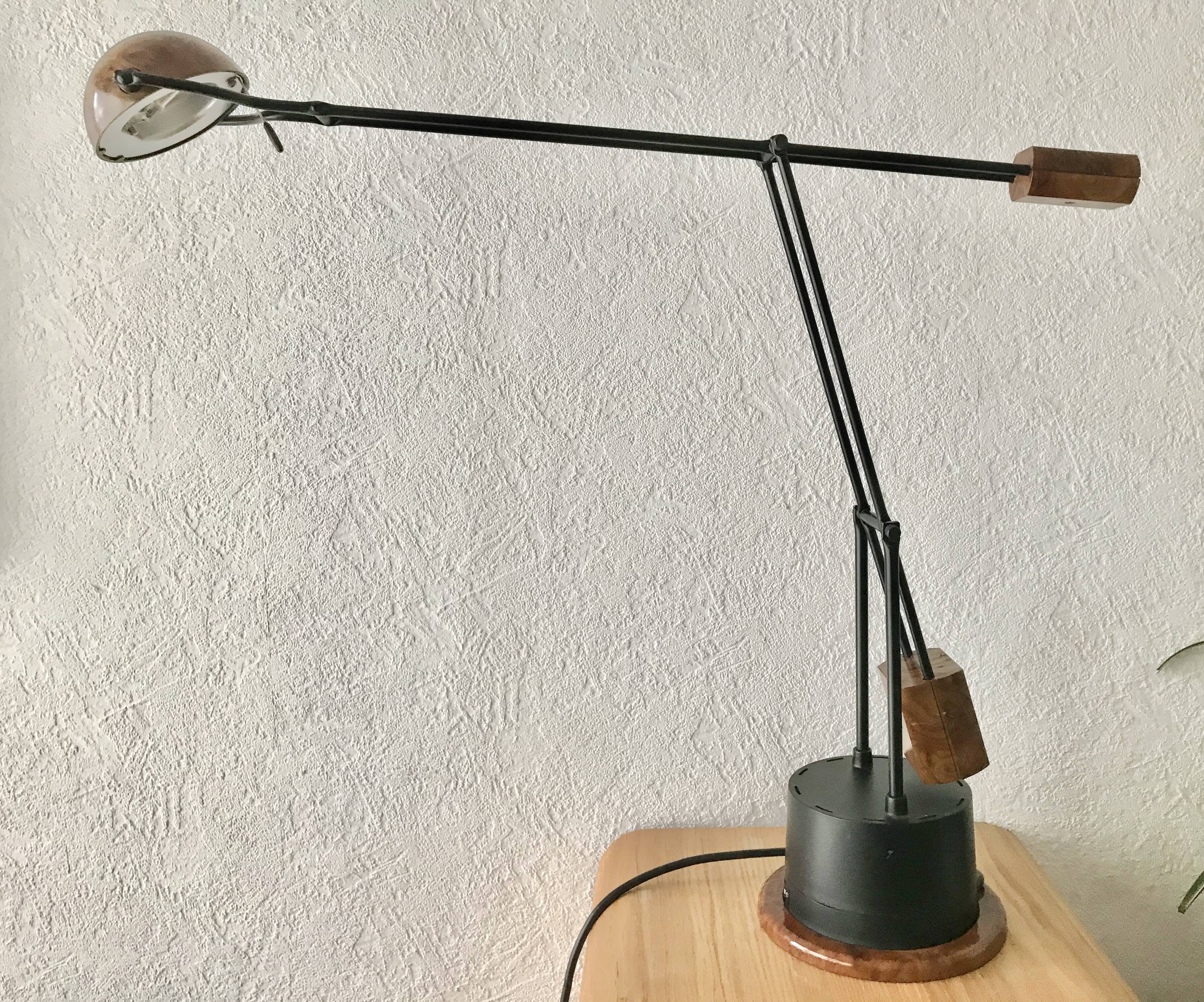 Balance desk lamp