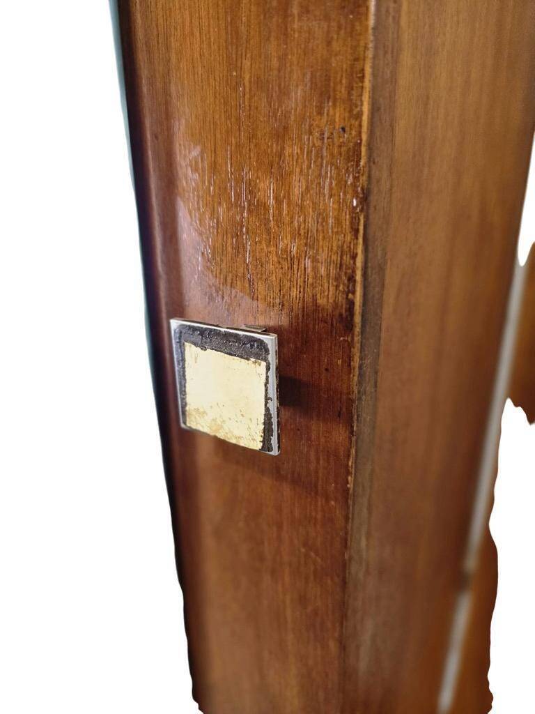 Porte-manteau vintage sur pied avec miroir et armoire