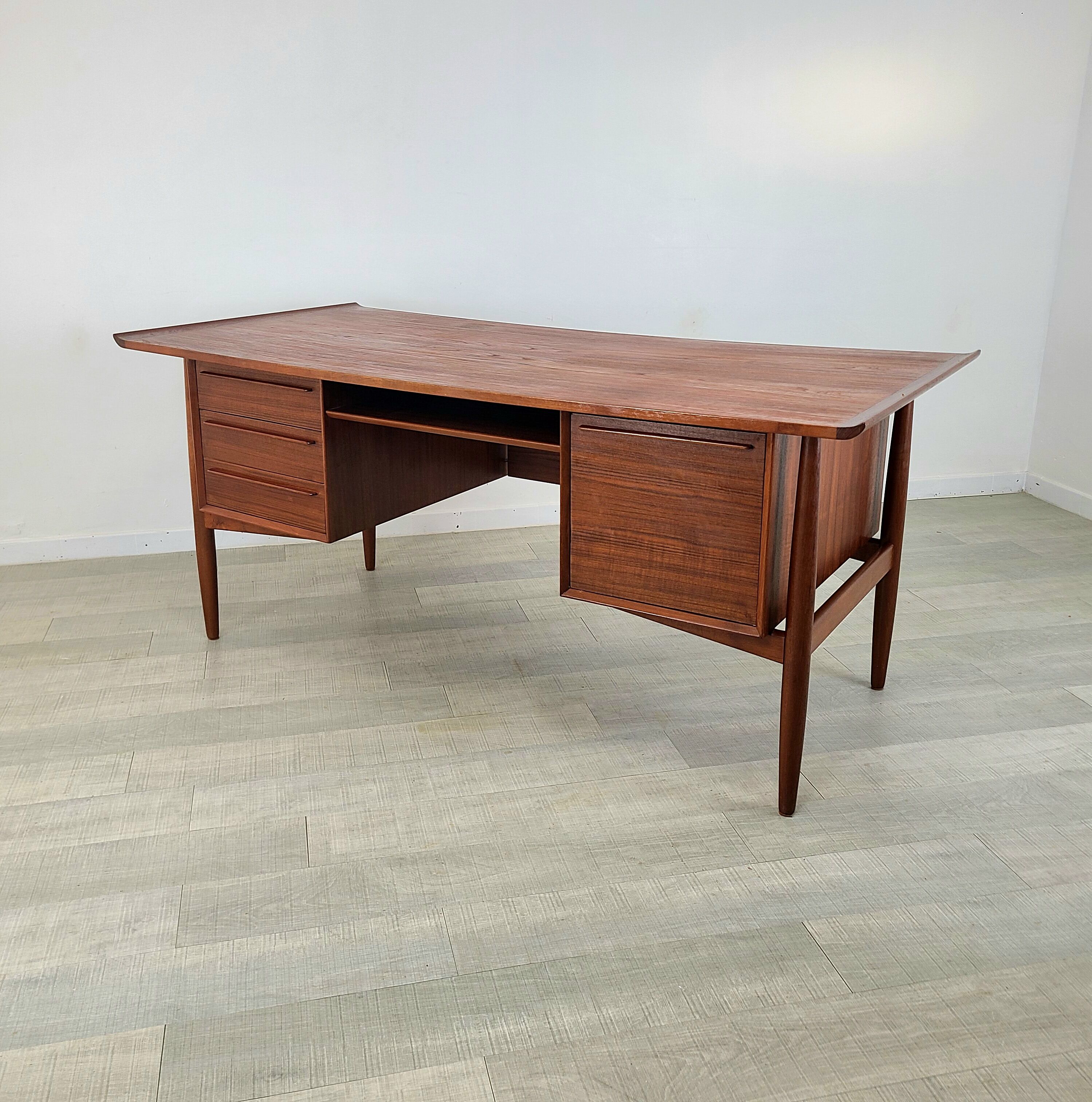 Scandinavian teak desk Design Svend A. Madsen vintage 1960