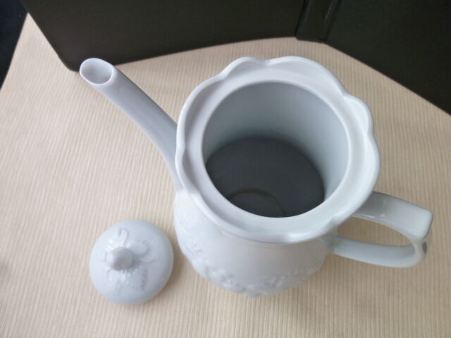 White porcelain coffee maker Ph. Deshoulières California Model