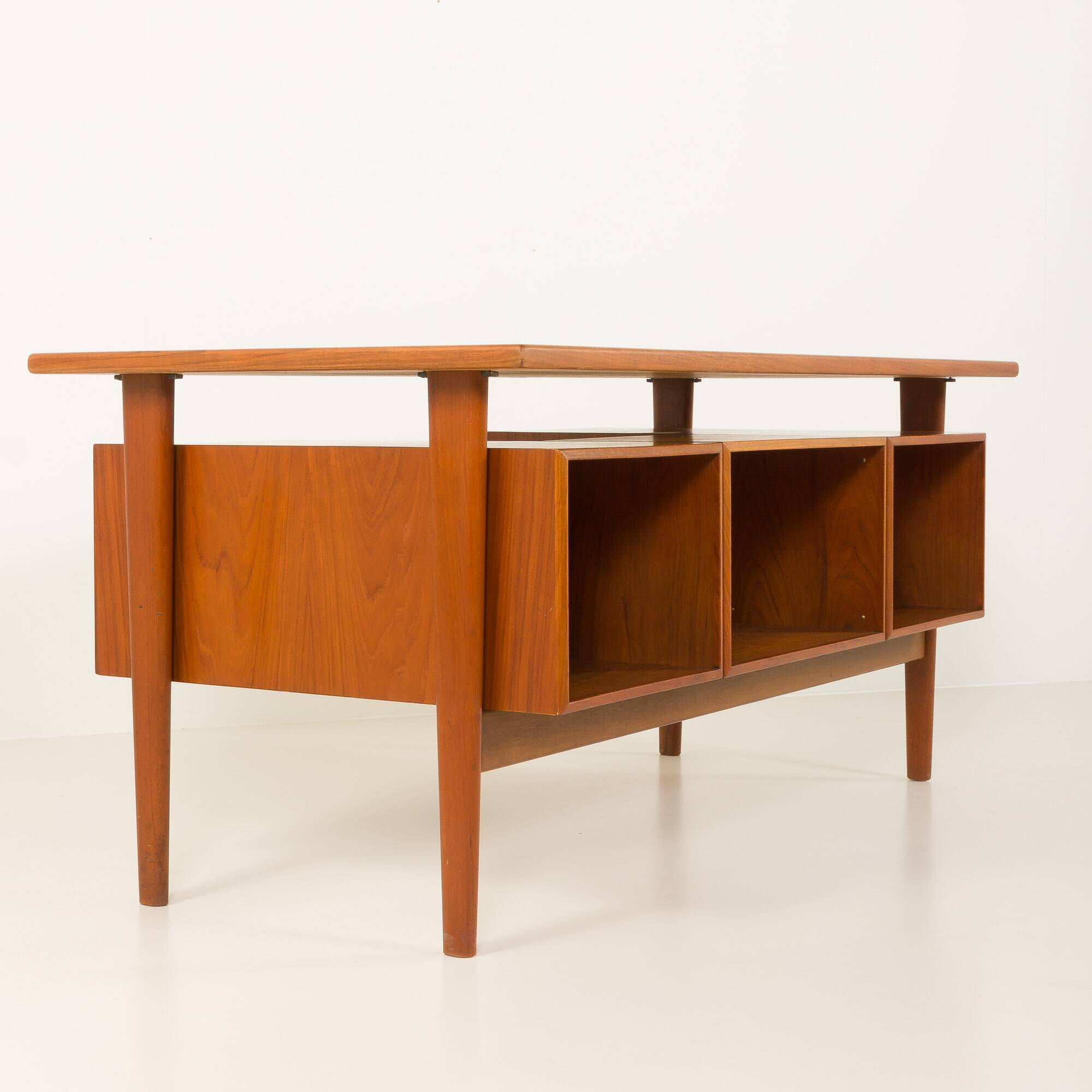 Bureau de direction danois en teck attribué à Kai Kristiansen, années 1960