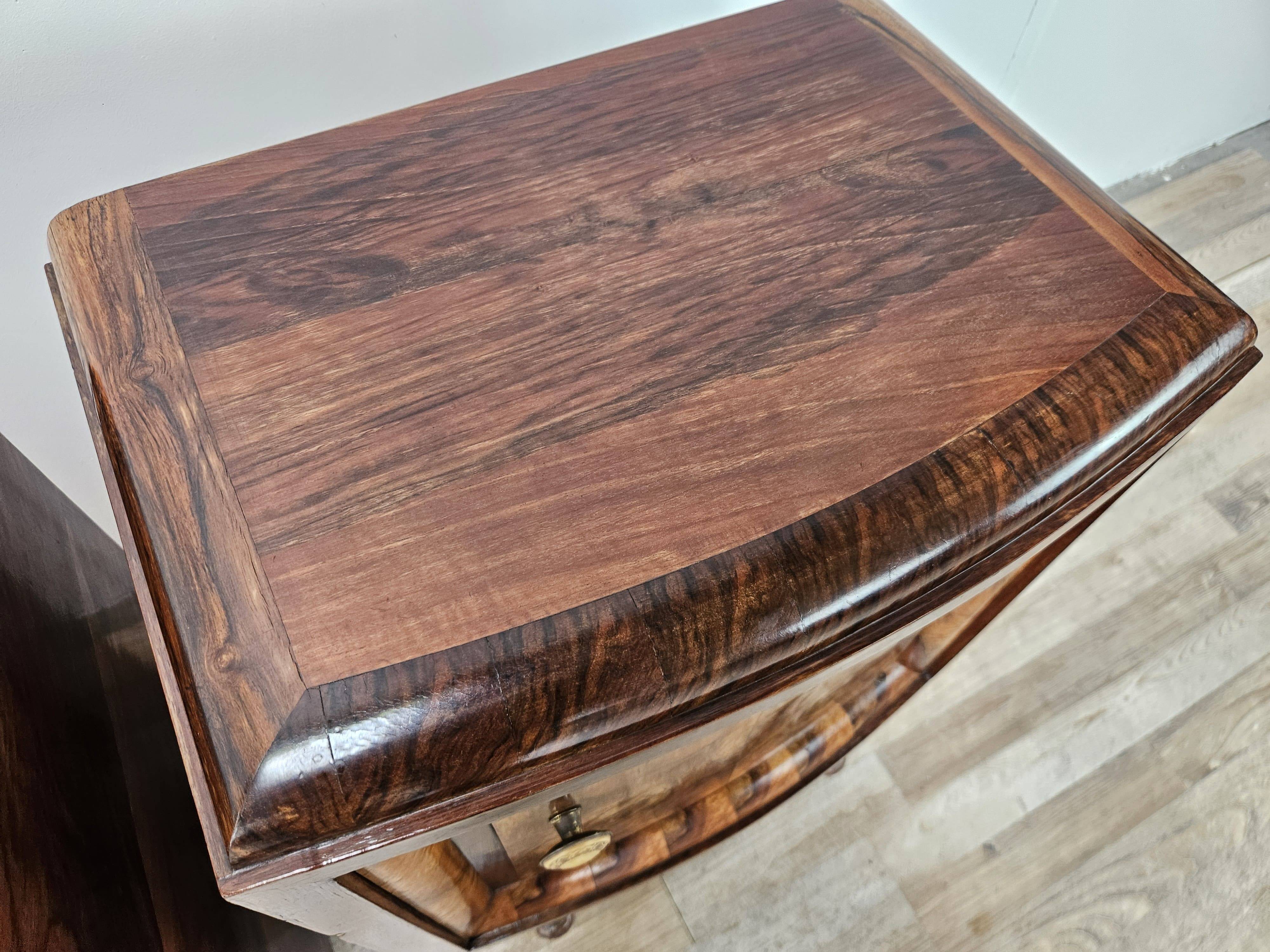 Tuscan Art Decò bedside tables from the 1940s in walnut burl