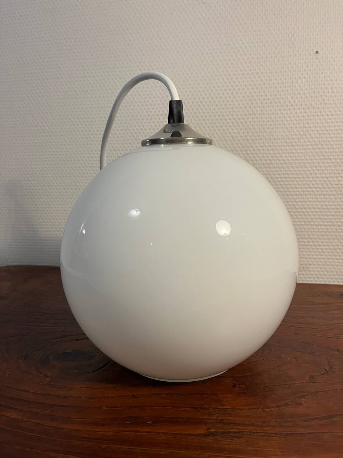 Opaline globe suspension from the 80s