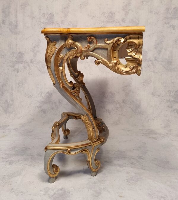Console de style louis xv sur quatre pieds - bois laqué - 19ème