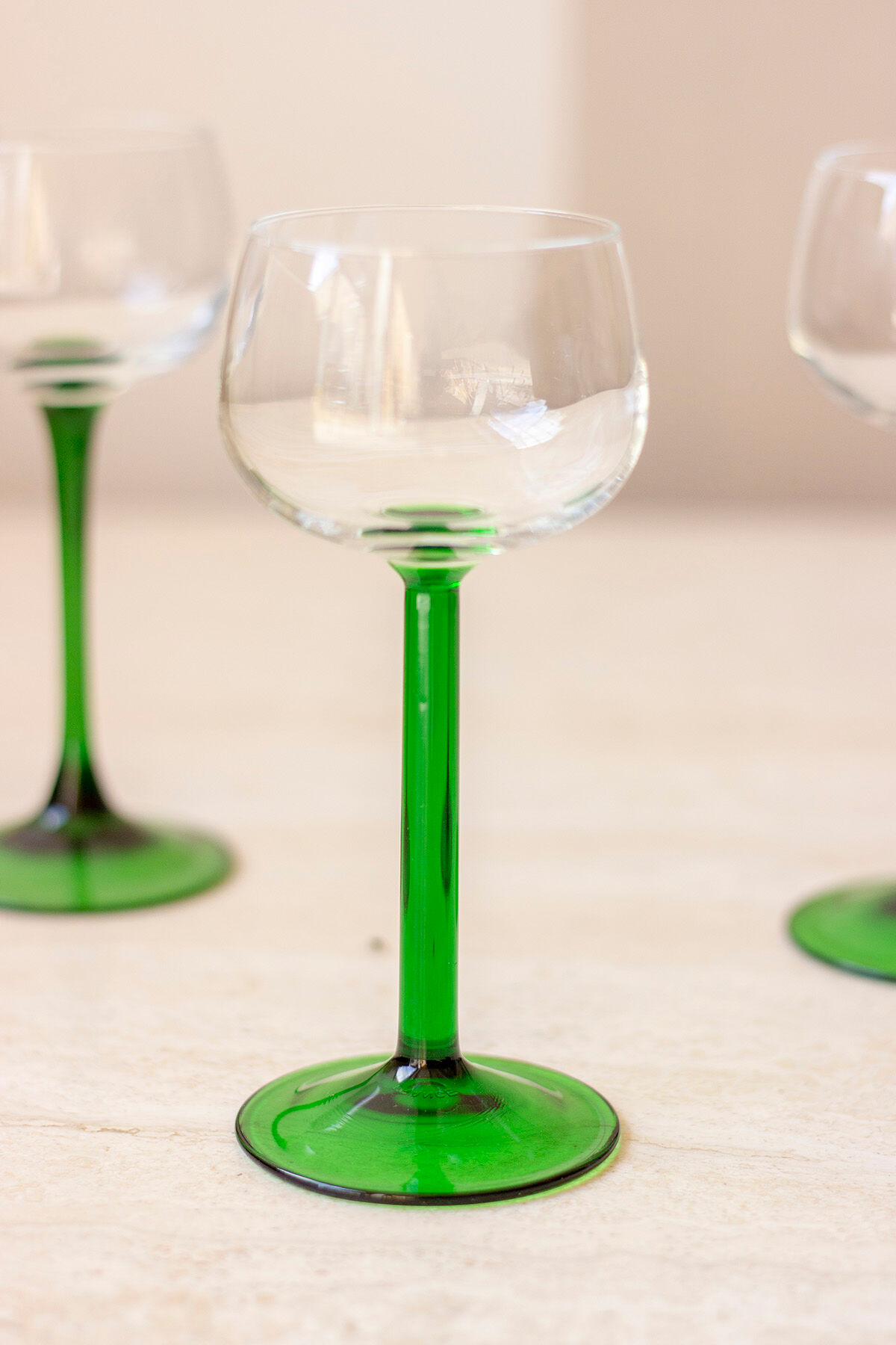 4 verres à vin à pied vert