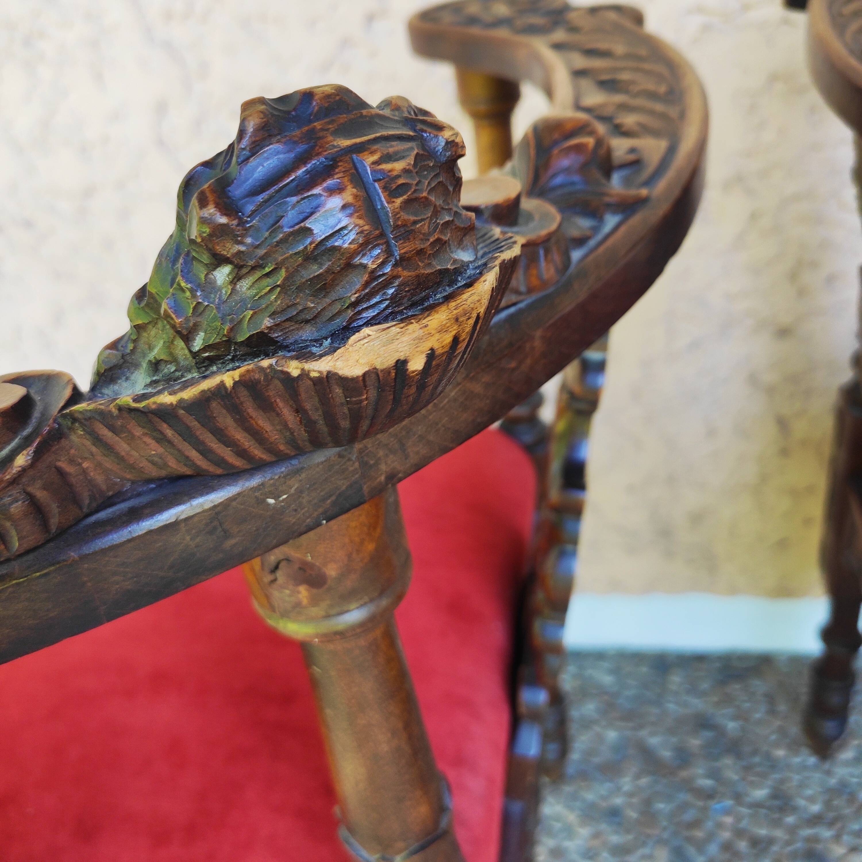 Pair of neo-Renaissance Henri II corner armchairs in carved wood, 19th century.