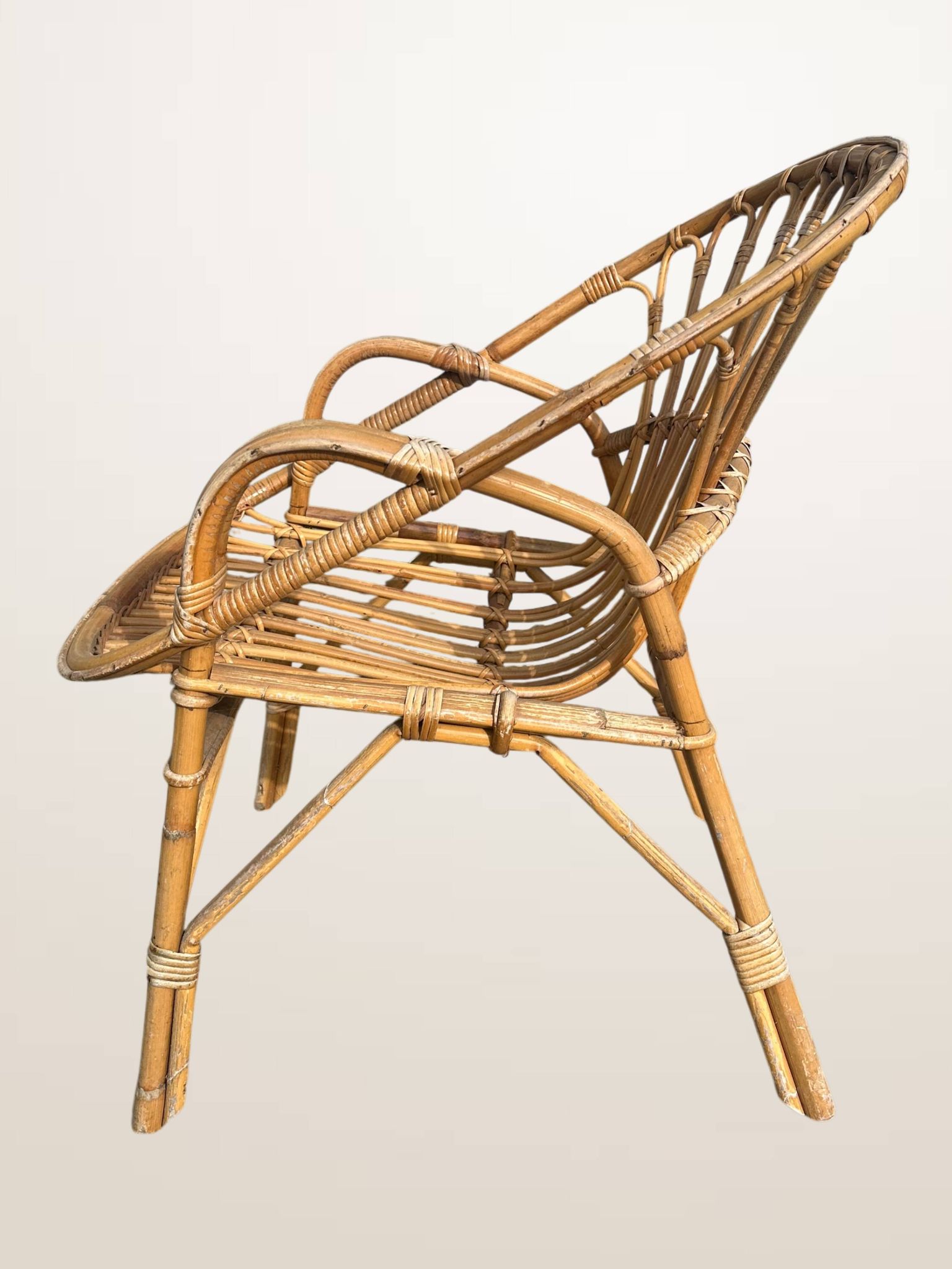 Basket chair in rattan